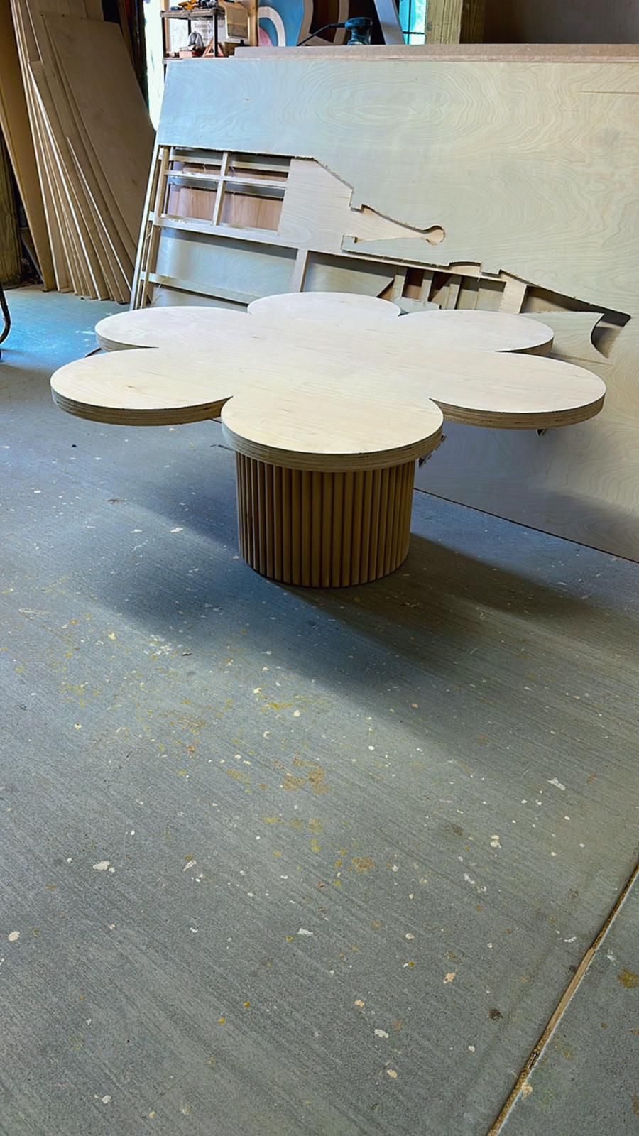 KIDS TABLE FLOWER SHAPE