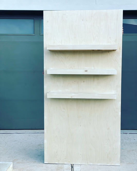 FLAT WALL WITH BOX SHELVES